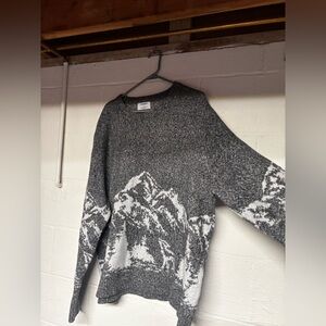 Old navy mountain graphic sweater